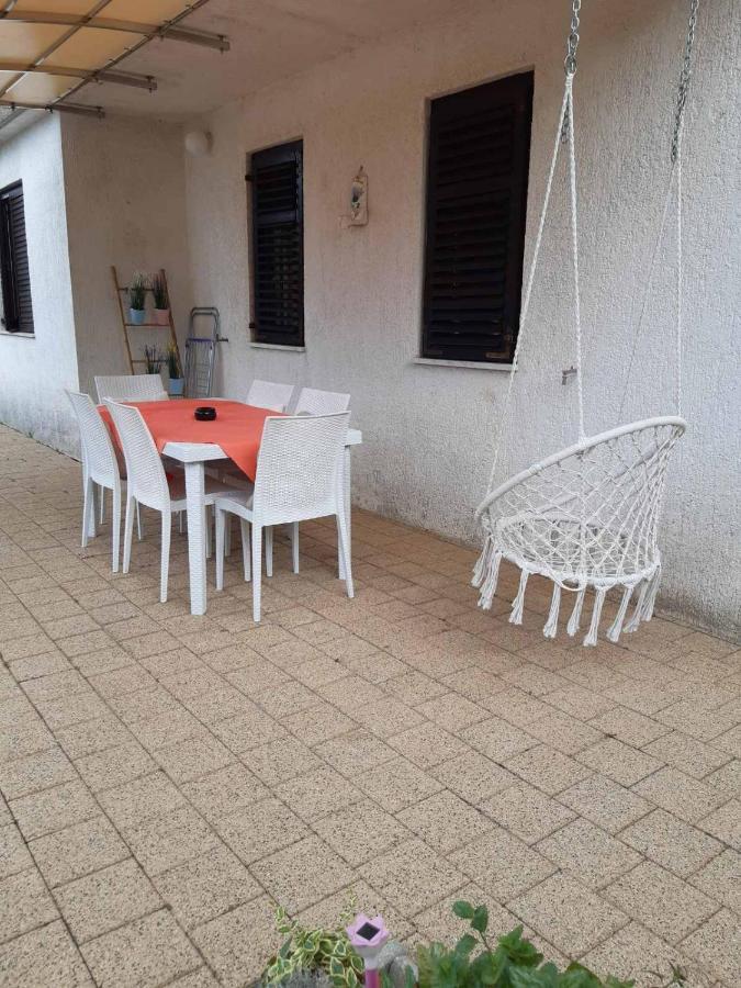 Apartment Margareta By El-Pi Tours Njivice Esterno foto