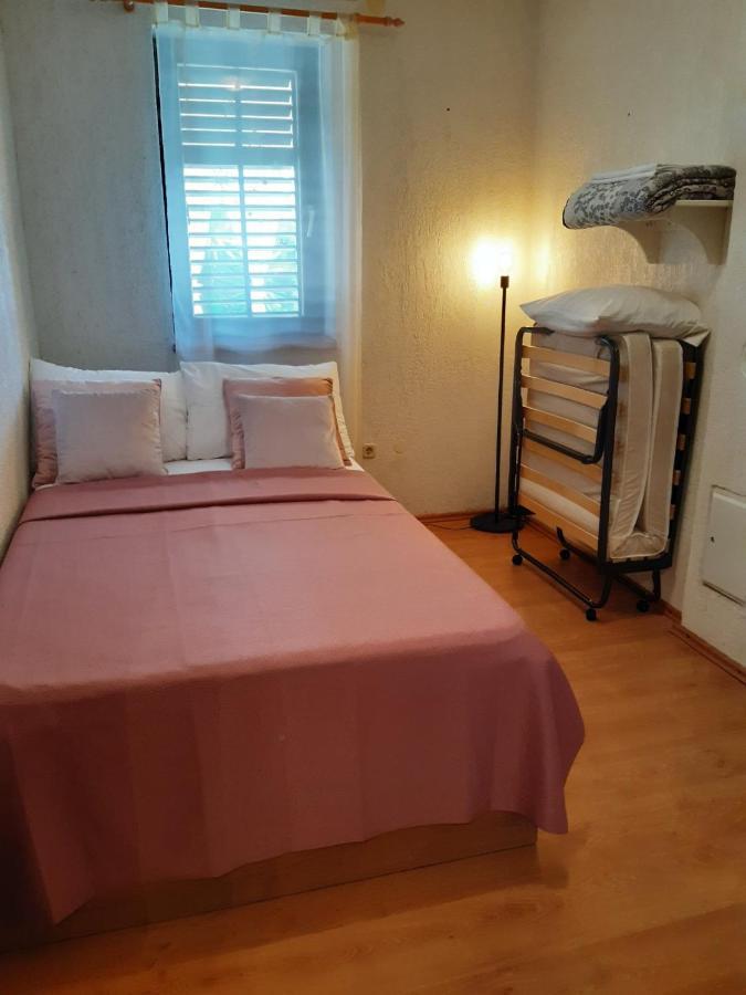Apartment Margareta By El-Pi Tours Njivice Esterno foto