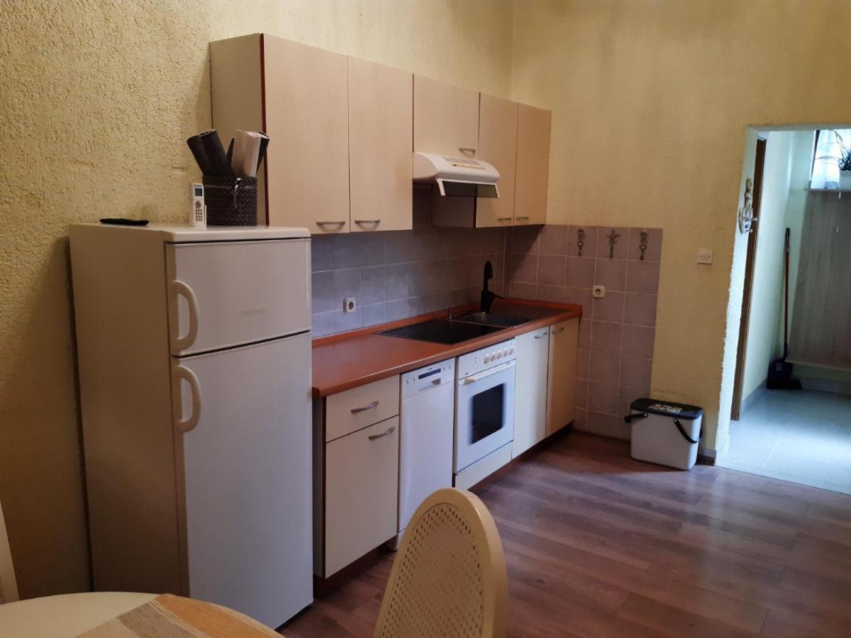 Apartment Margareta By El-Pi Tours Njivice Esterno foto