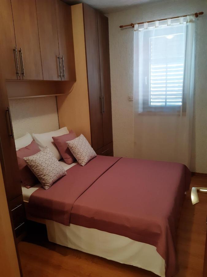 Apartment Margareta By El-Pi Tours Njivice Esterno foto