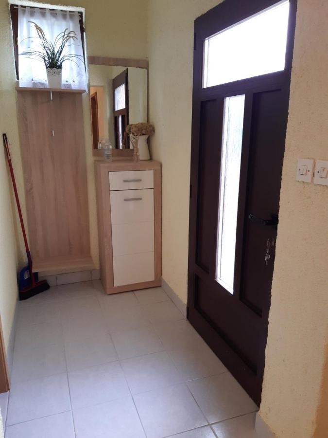 Apartment Margareta By El-Pi Tours Njivice Esterno foto