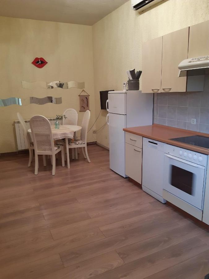 Apartment Margareta By El-Pi Tours Njivice Esterno foto