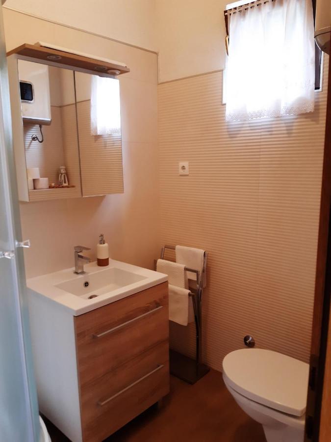 Apartment Margareta By El-Pi Tours Njivice Esterno foto