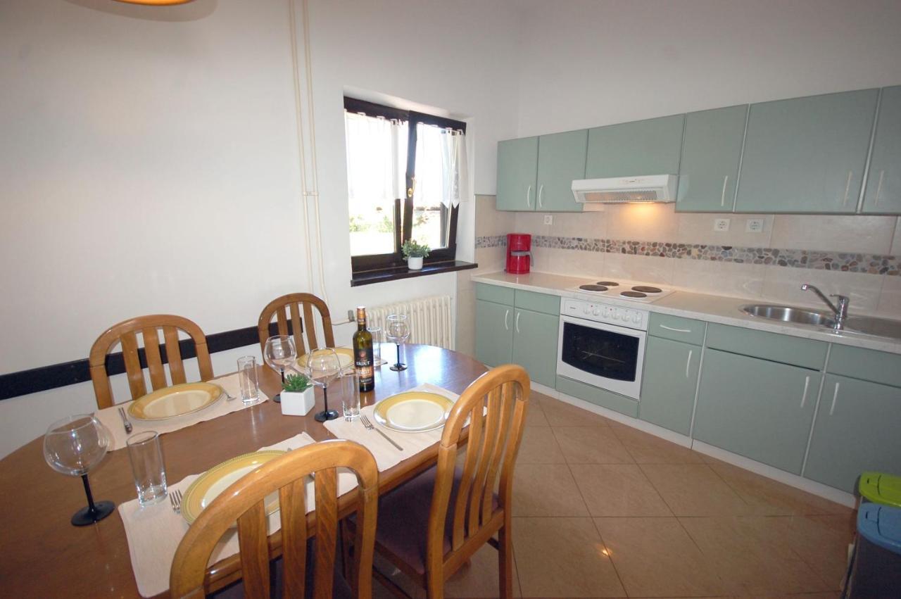 Apartment Margareta By El-Pi Tours Njivice Esterno foto