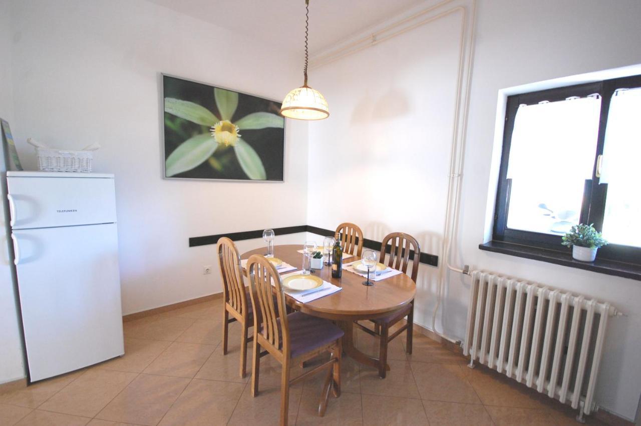 Apartment Margareta By El-Pi Tours Njivice Esterno foto