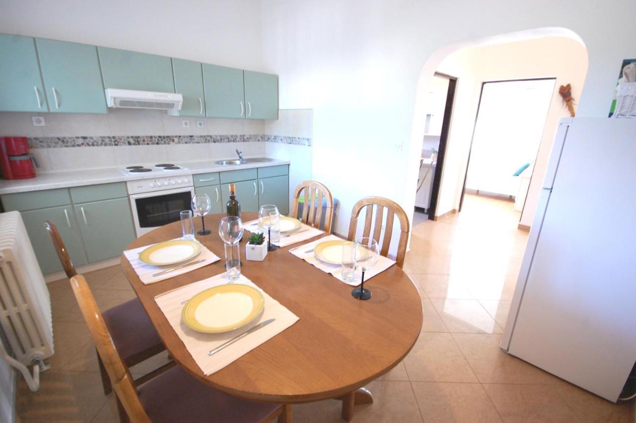 Apartment Margareta By El-Pi Tours Njivice Esterno foto