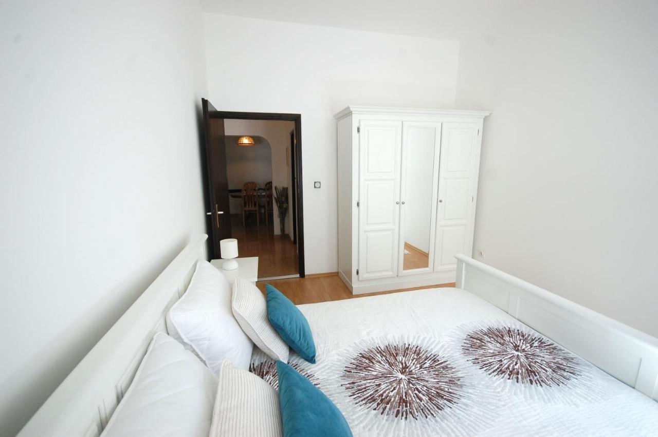 Apartment Margareta By El-Pi Tours Njivice Esterno foto