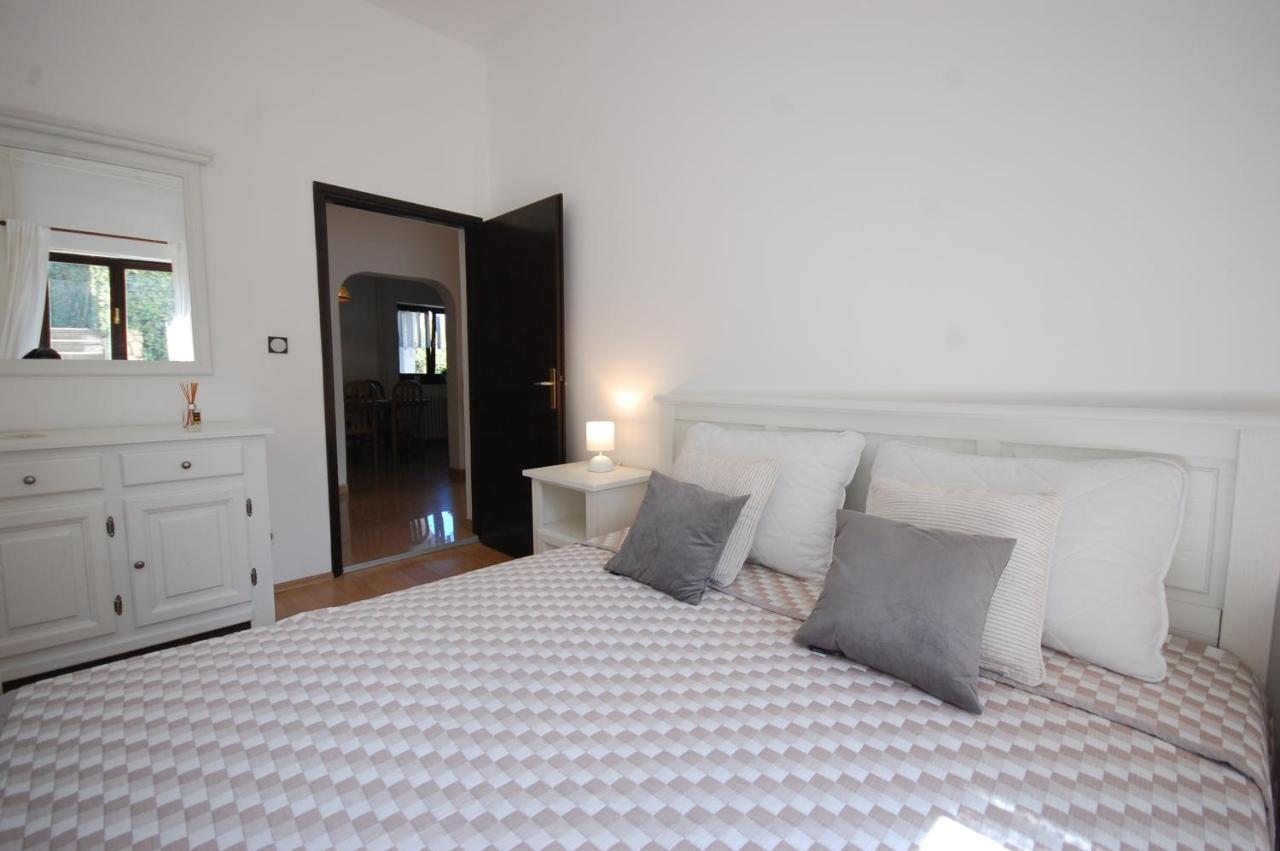 Apartment Margareta By El-Pi Tours Njivice Esterno foto