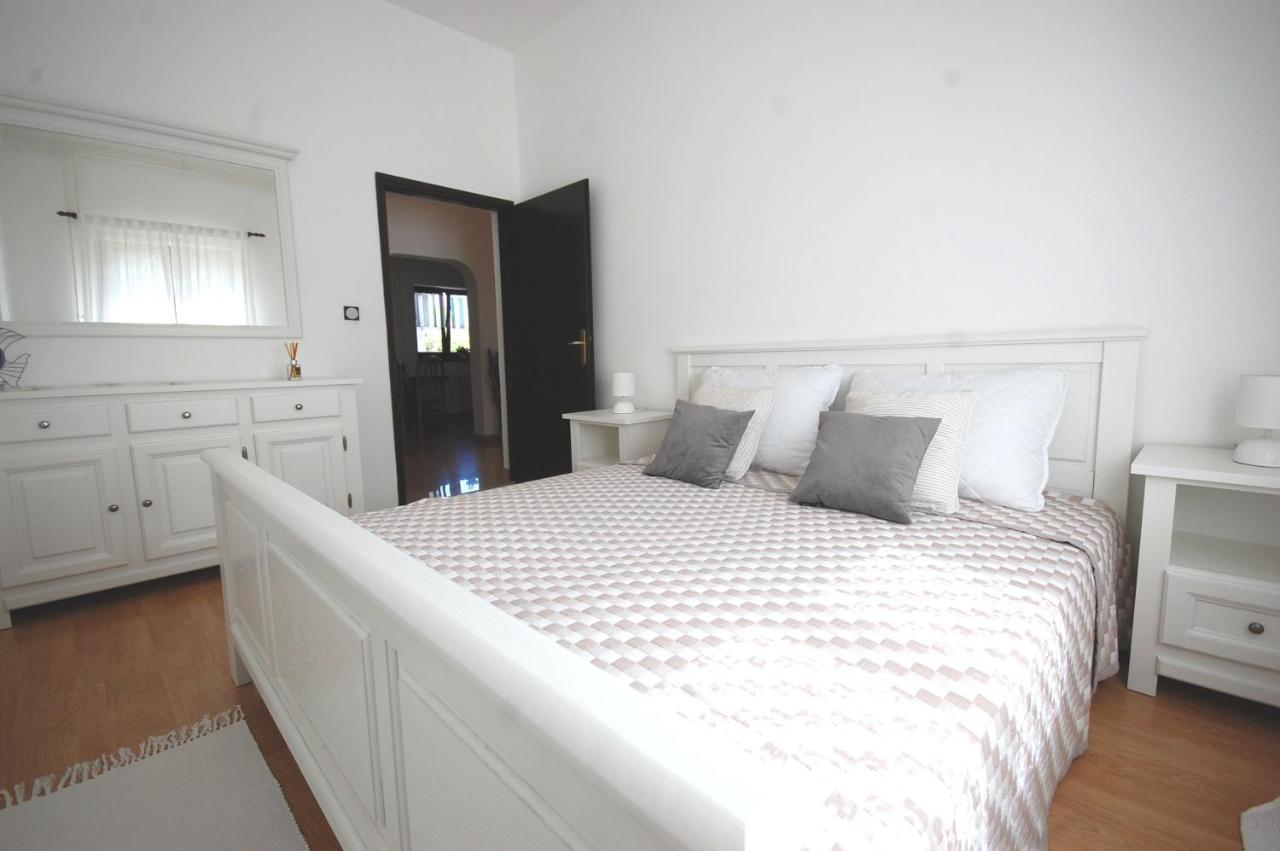 Apartment Margareta By El-Pi Tours Njivice Esterno foto