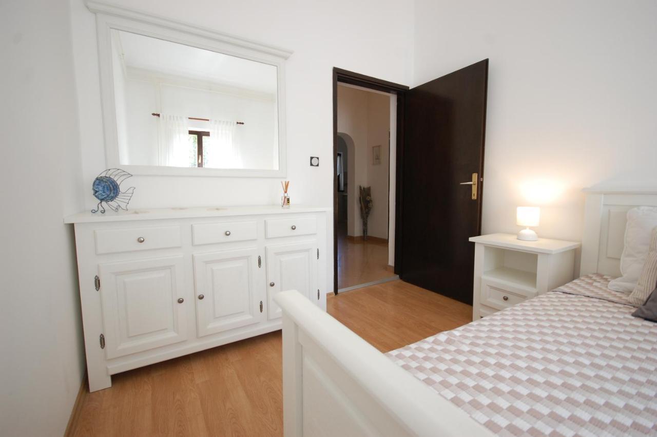 Apartment Margareta By El-Pi Tours Njivice Esterno foto